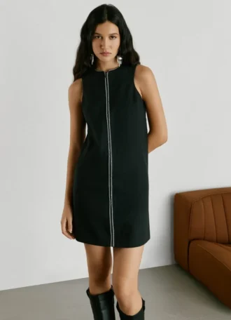 Vestido curto em sarja