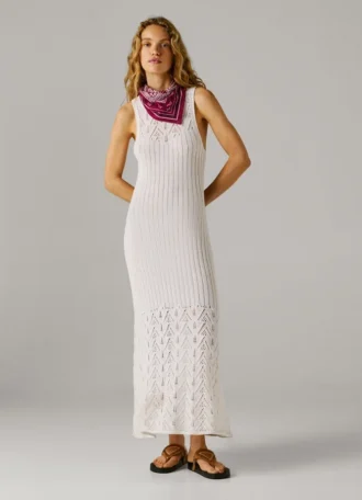 Vestido maxi com detalhes em renda