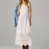 Vestido maxi com detalhes em renda