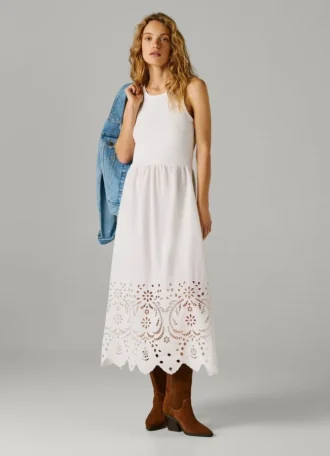 Vestido maxi com detalhes em renda