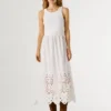 Vestido maxi com detalhes em renda