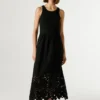 Vestido maxi com detalhes em renda