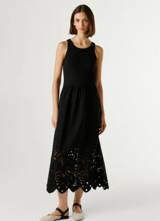 Vestido maxi com detalhes em renda
