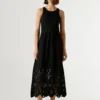 Vestido maxi com detalhes em renda