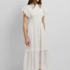 Vestido maxi com detalhes em renda