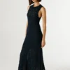 Vestido maxi com detalhes em renda
