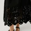 Vestido maxi com detalhes em renda