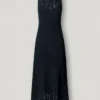 Vestido maxi com detalhes em renda